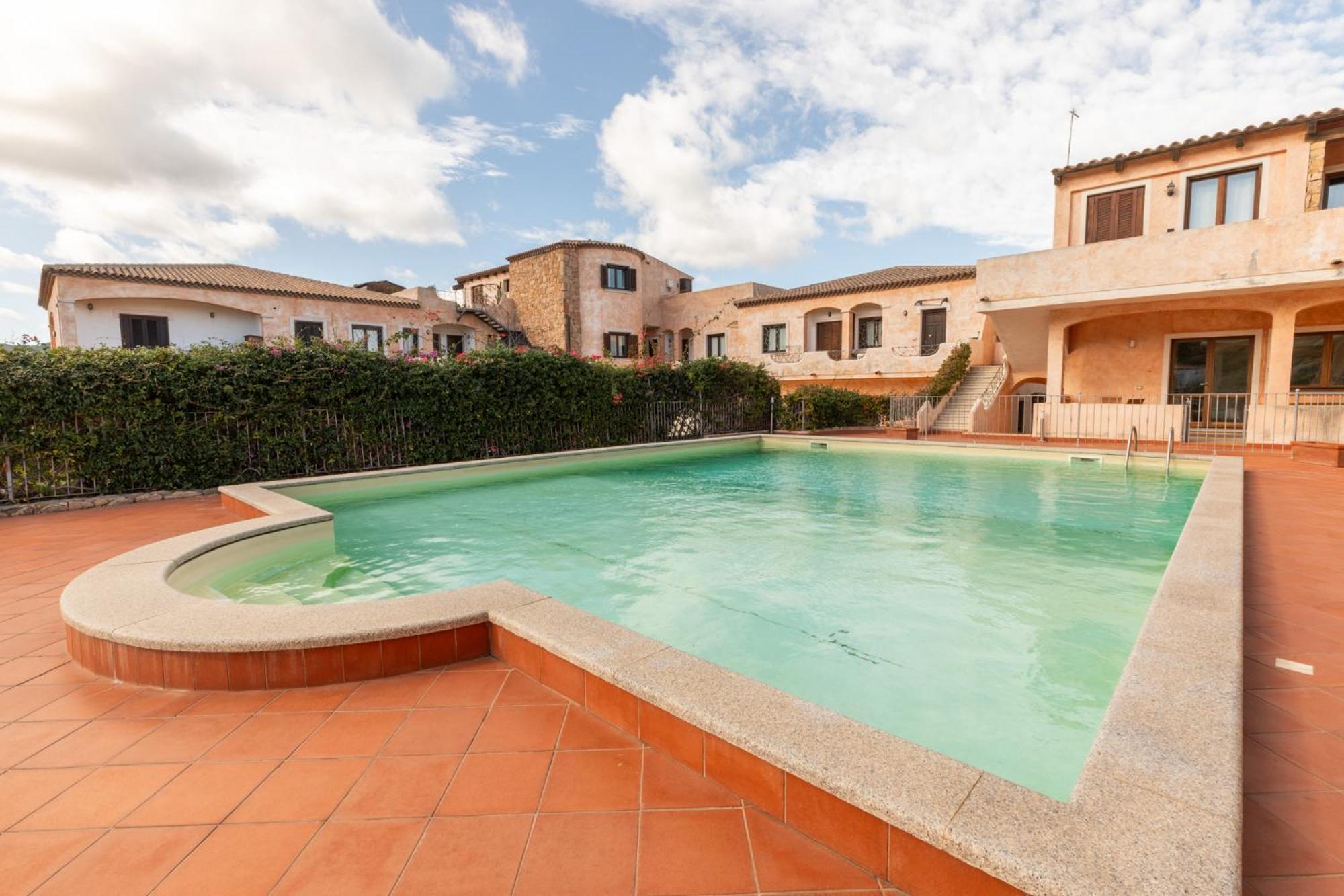 Nuovi Appartamenti Tri E Bilocali In Residence Con Piscina A Porto Cervo 800Mt Mare ลิเชียดิวักกา ภายนอก รูปภาพ